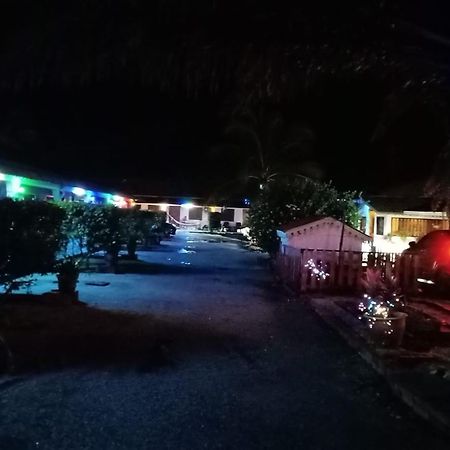 Rainbow Bed N Bfast Hostel Pantai Cenang  Exterior photo