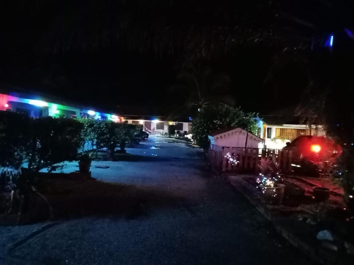 Rainbow Bed N Bfast Hostel Pantai Cenang  Exterior photo