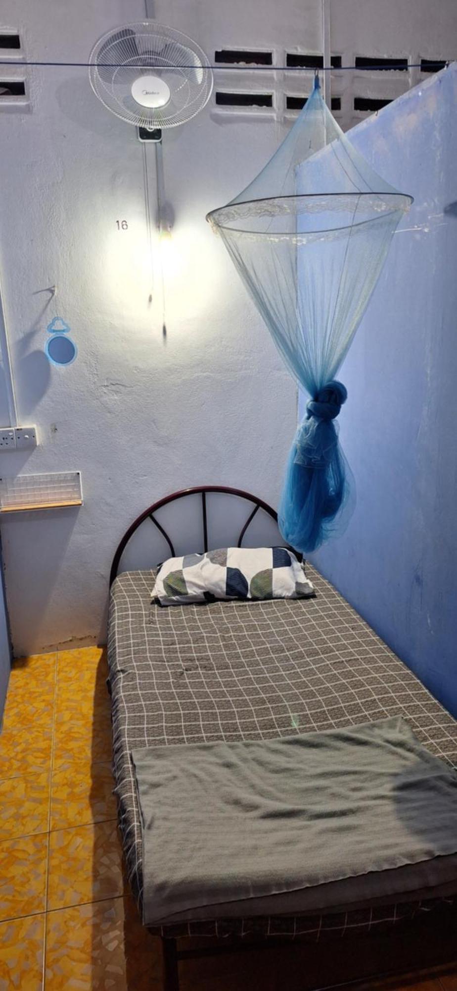 Rainbow Bed N Bfast Hostel Pantai Cenang  Exterior photo